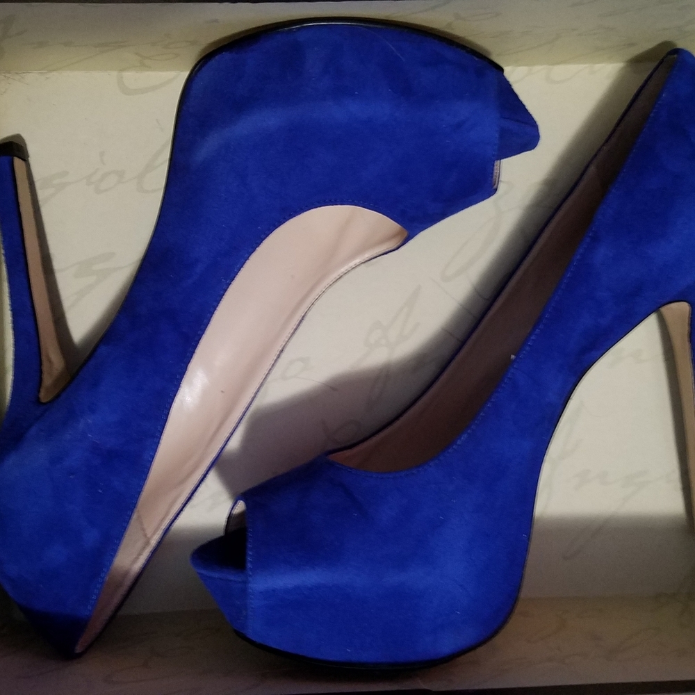 Like new suede heels